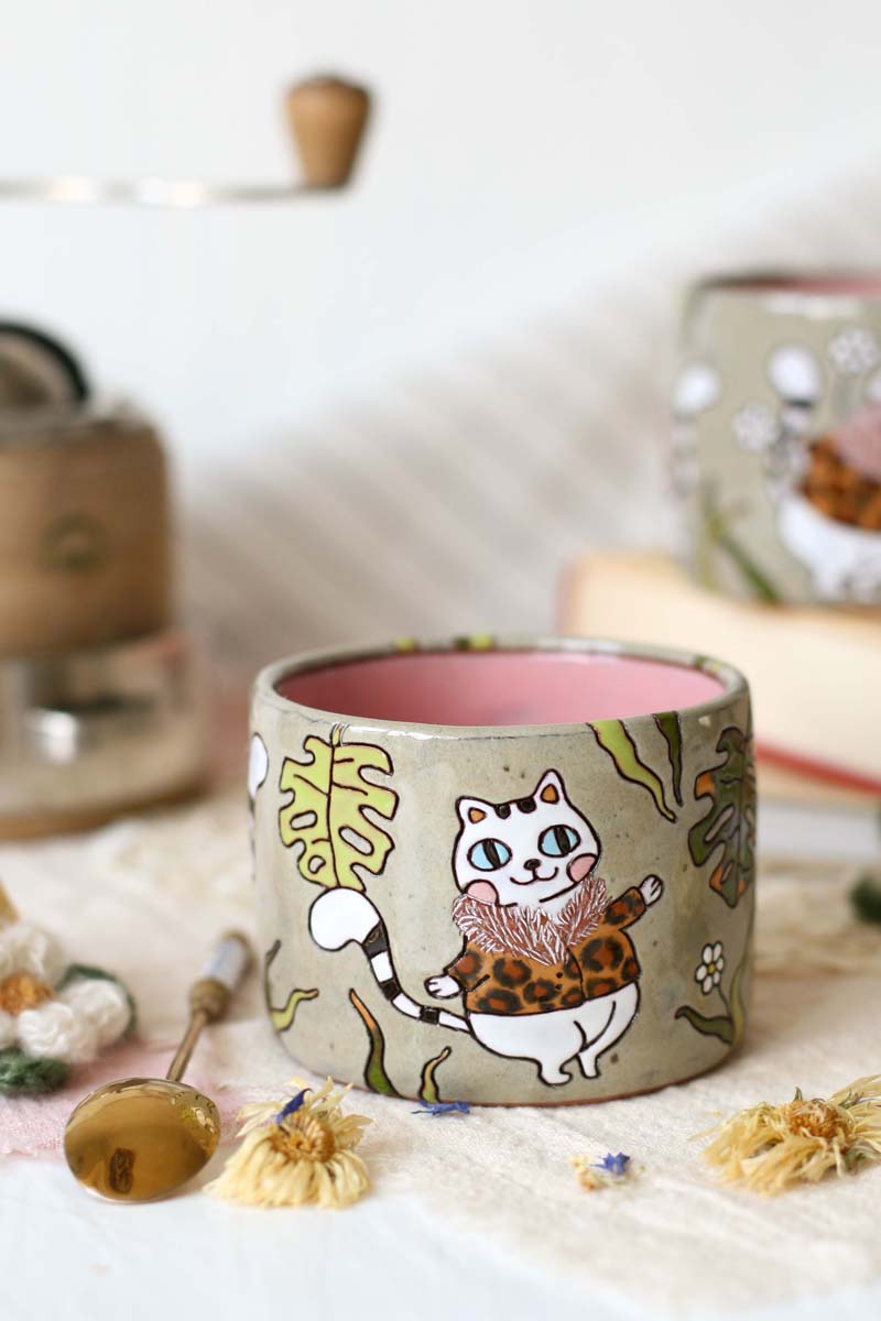 Tumbler Cup with Lady Kitty in Leopard Coat - Image 3