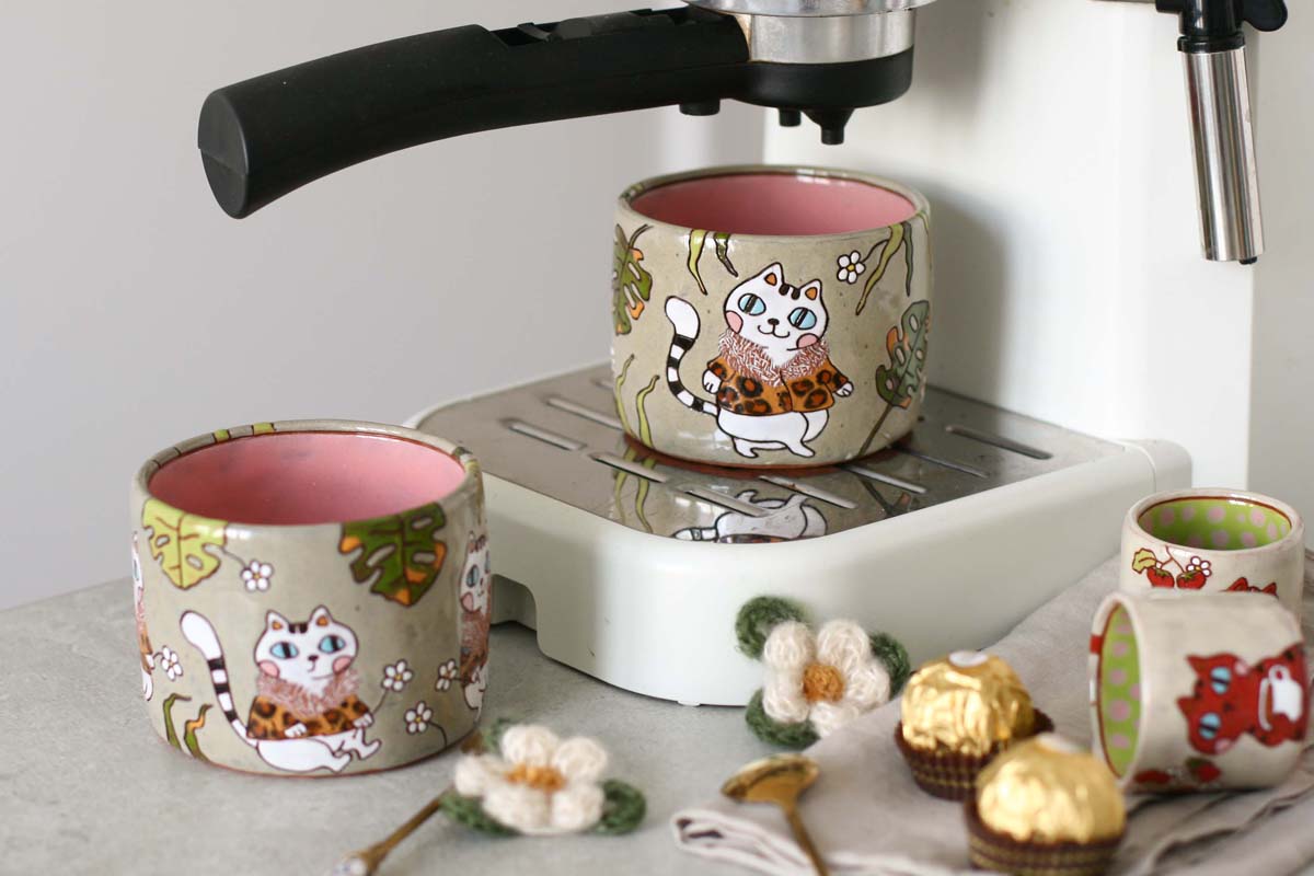 Tumbler Cup with Lady Kitty in Leopard Coat - Image 9