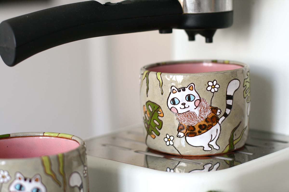Tumbler Cup with Lady Kitty in Leopard Coat - Image 10