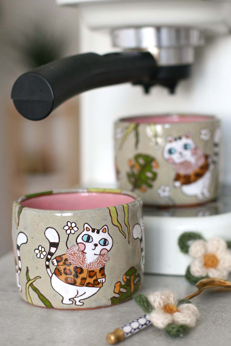 Tumbler Cup with Lady Kitty in Leopard Coat - Image 11