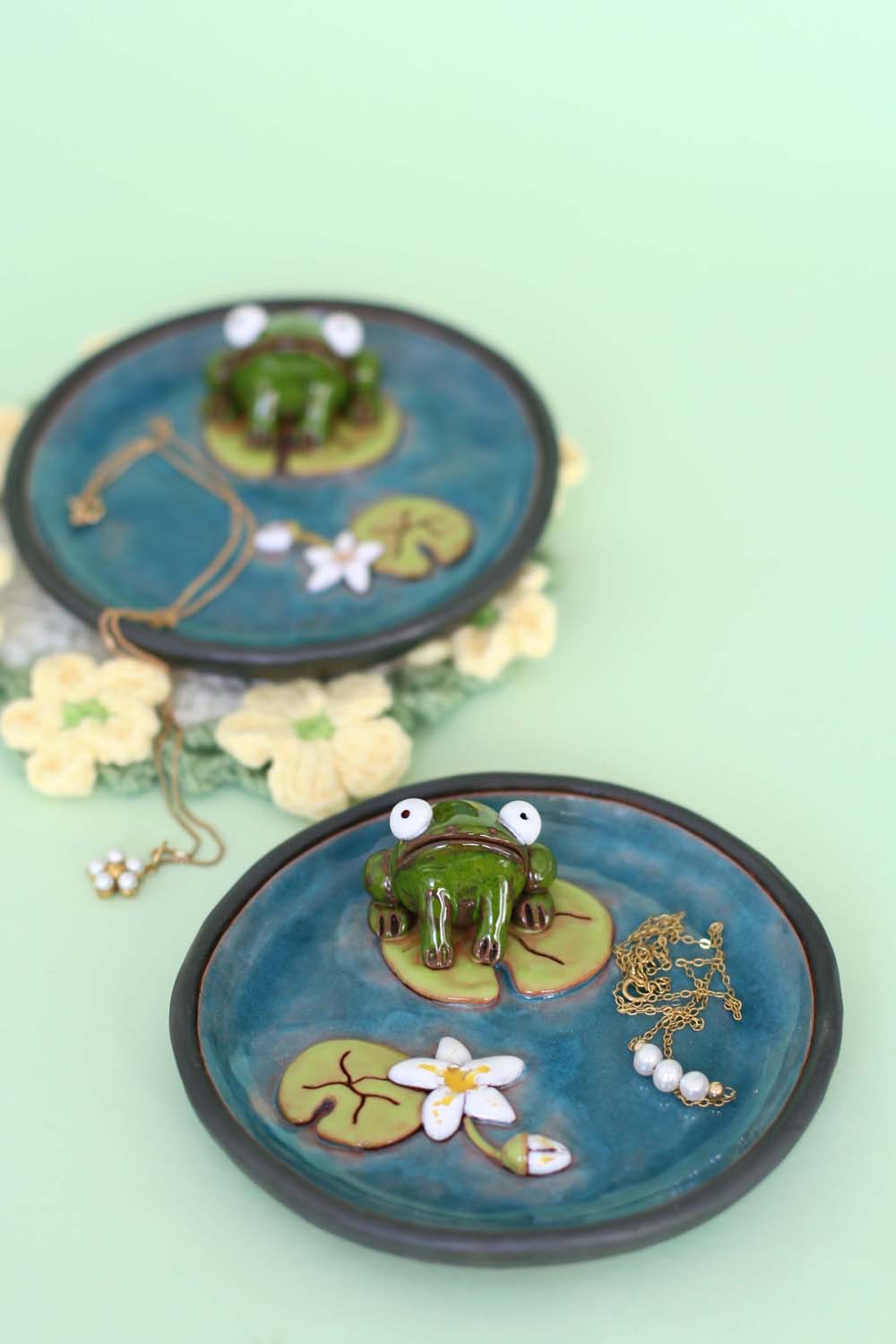 Small Plate with a Frog in a Pond and a Water Lily - Image 4