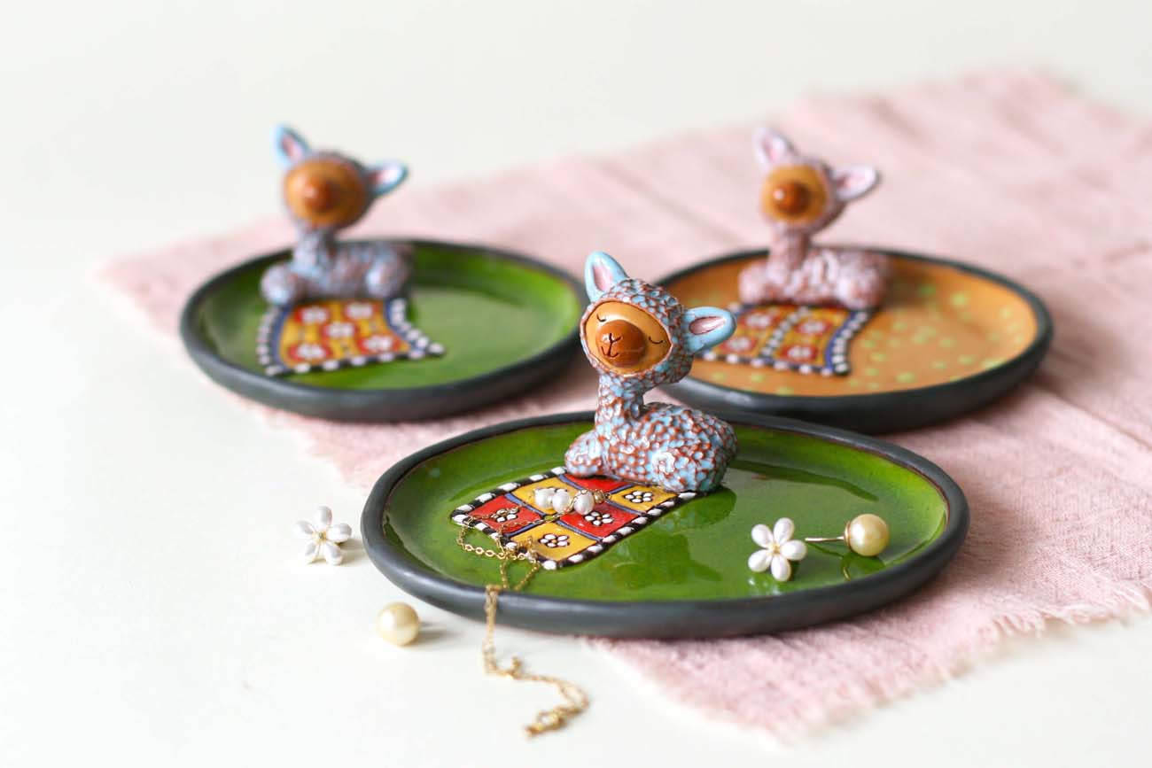 Small plate with a Llama on a Rug - Image 3