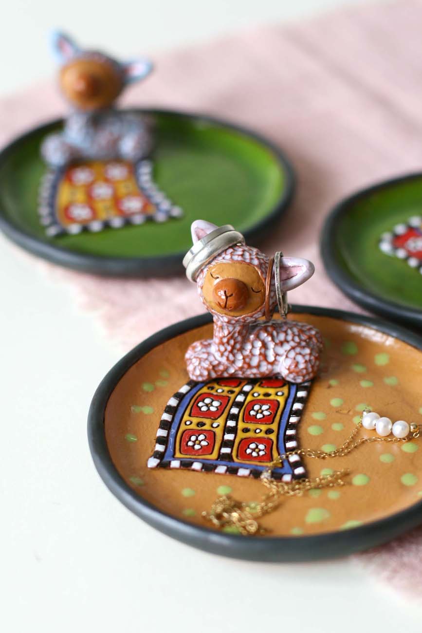Small plate with a Llama on a Rug - Image 6