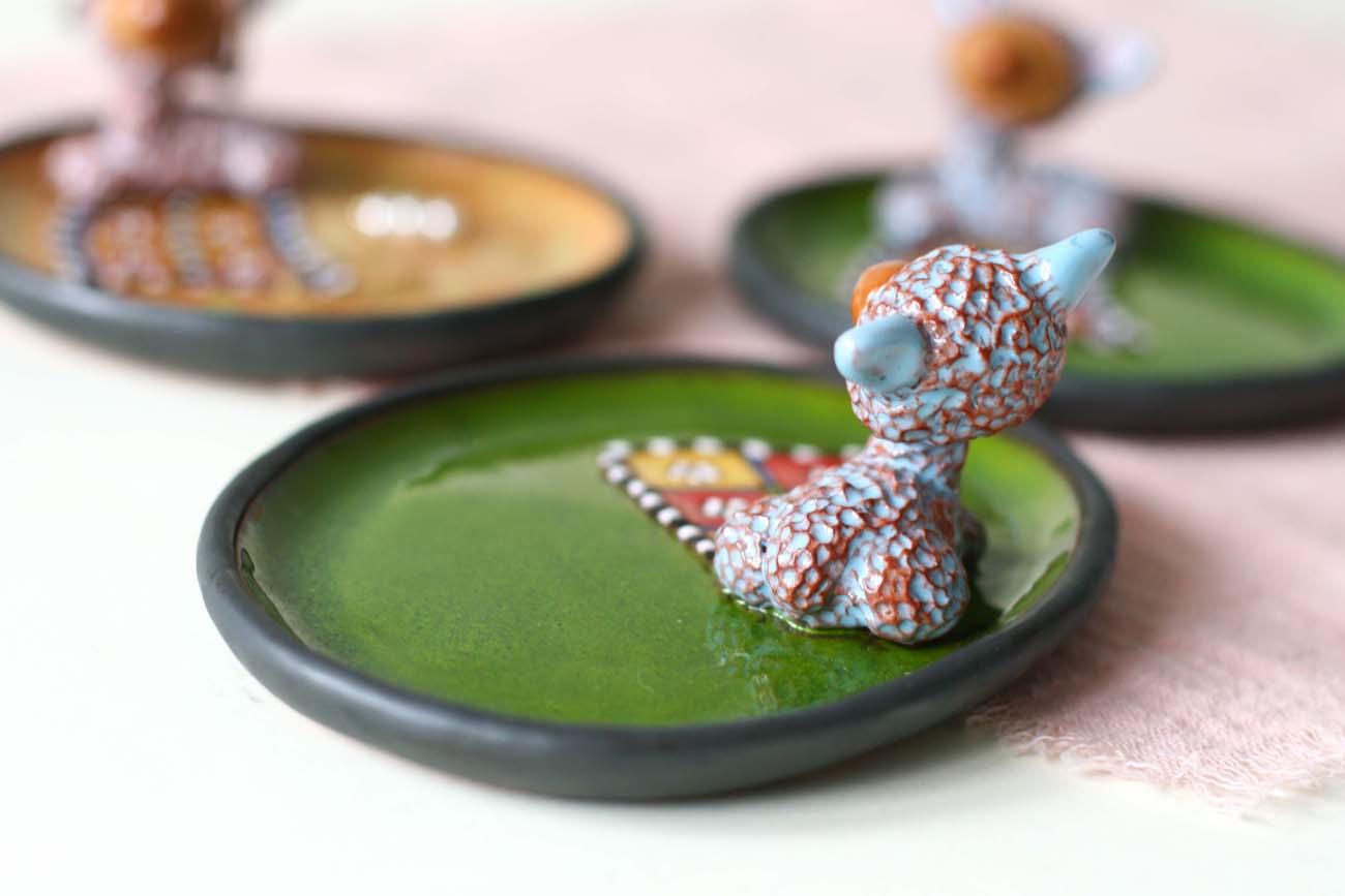 Small plate with a Llama on a Rug - Image 7