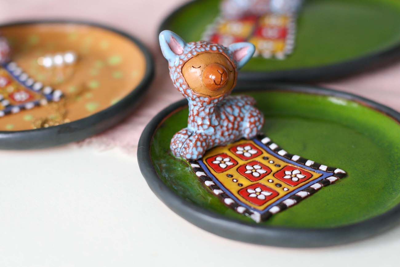Small plate with a Llama on a Rug - Image 8