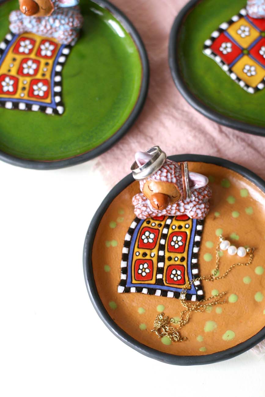 Small plate with a Llama on a Rug - Image 9